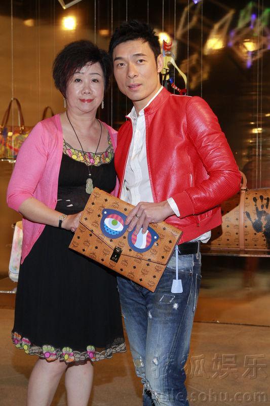 许志安求狗仔队放过郑秀文 JW许久不见老板黎