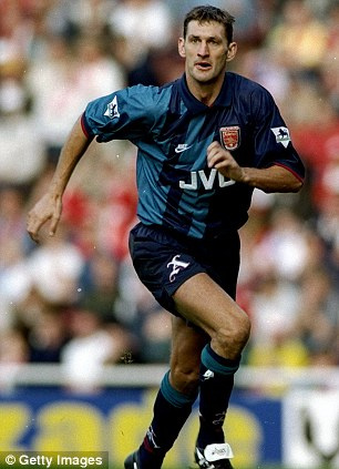 丑哭!阿森纳推夺冠球衣 奇葩撞色疯狂拼接(图)6623635-体育图片库-大视野-搜狐