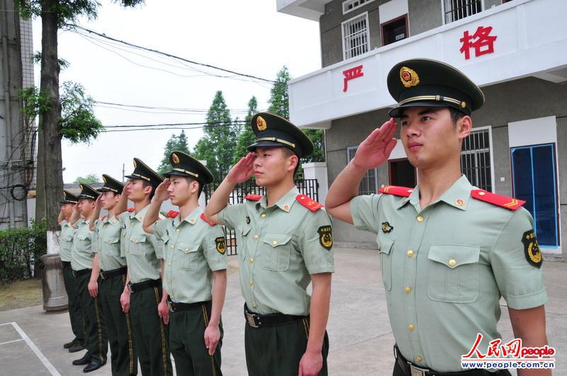 武警公勤以"新兵"身份集训