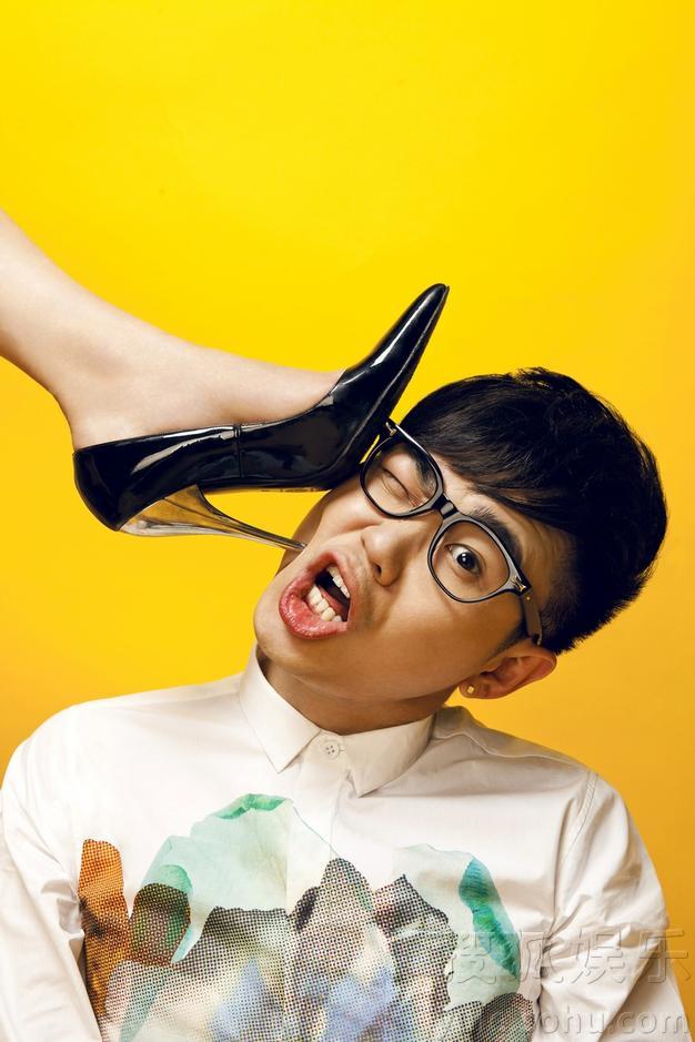 大鹏全新屌丝大片曝光 霸气逆袭比基尼女郎5