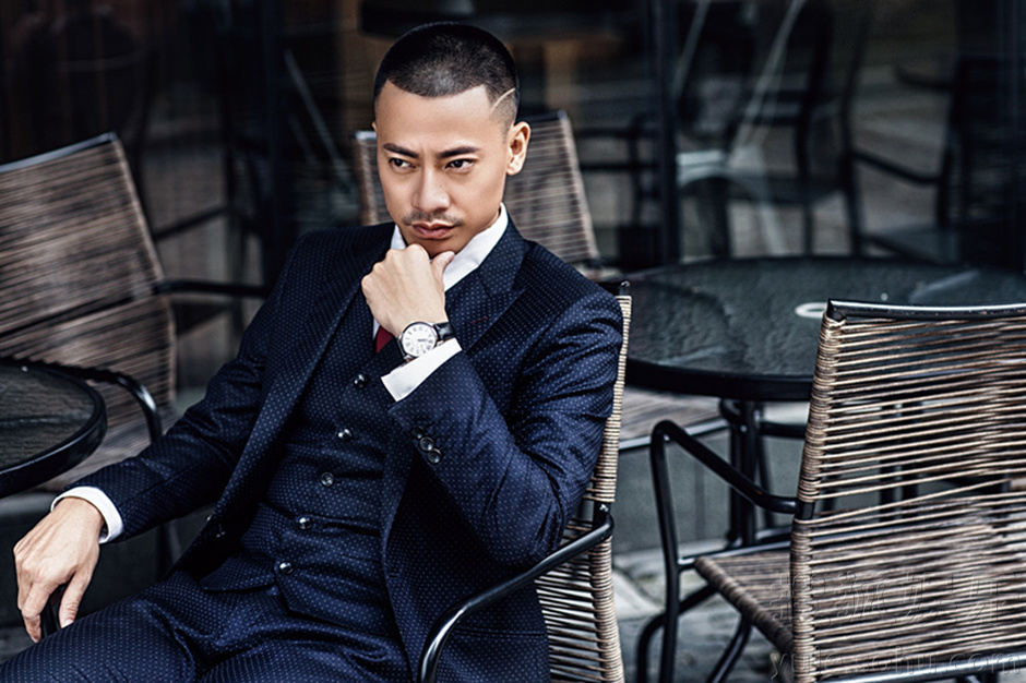 阮伟旌曝最新初秋写真 绅士风范演绎熟男气质