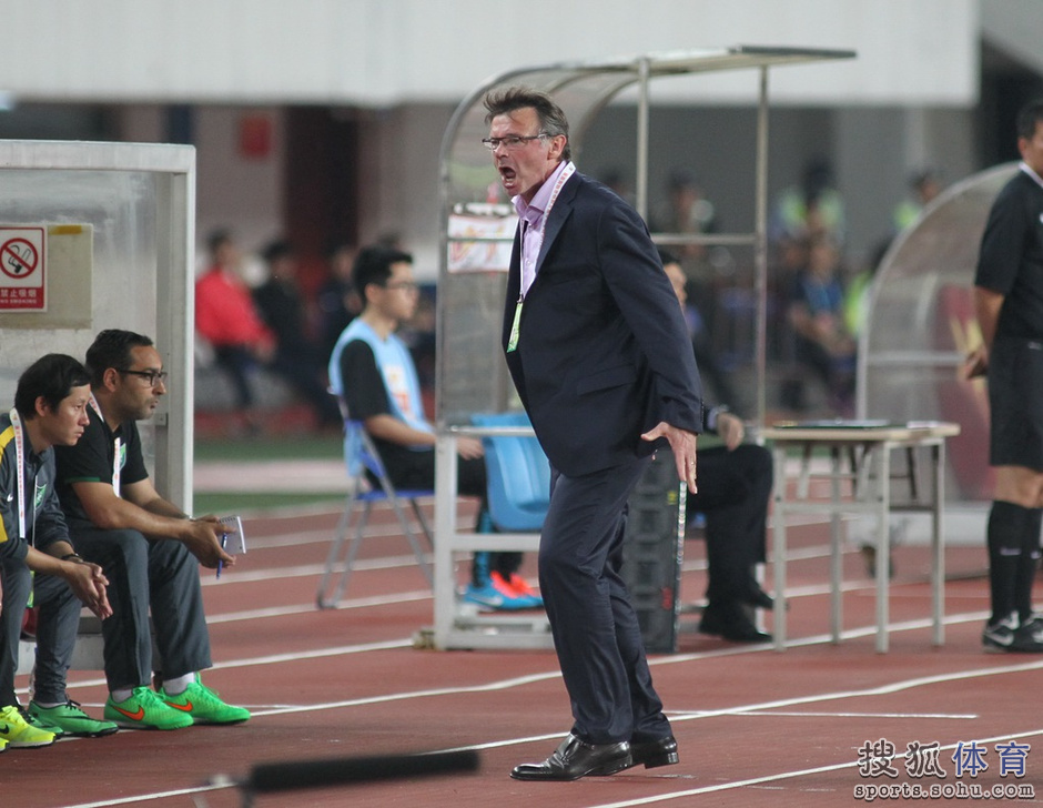 高清:埃神弹射破门亲吻纹身 曾诚复出勇猛不减