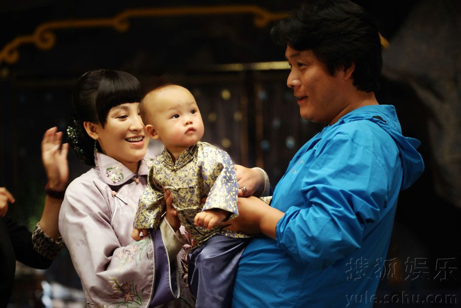 打狗棍》郭靖宇儿子首出镜岳丽娜携子亮相56