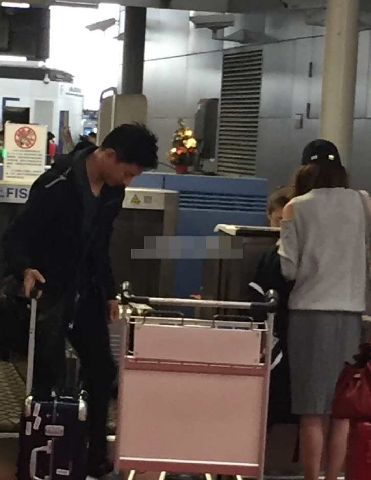 吴奇隆刘诗诗机场秀甜蜜 共赴袁弘张歆艺婚礼