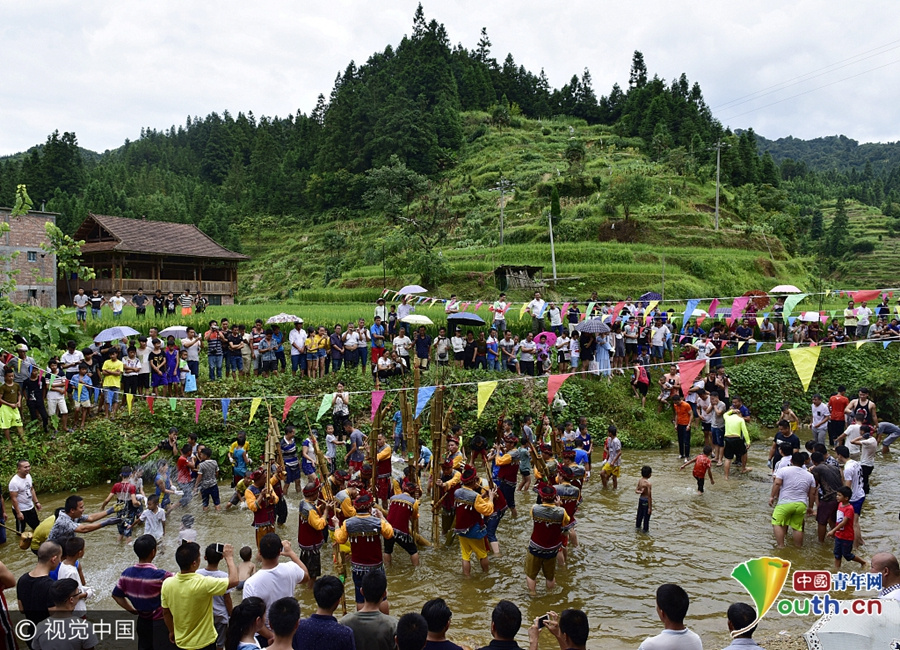 年8月5日,广西融水苗族自治县洞头镇甲朵村举行一年一度的闹鱼节活动