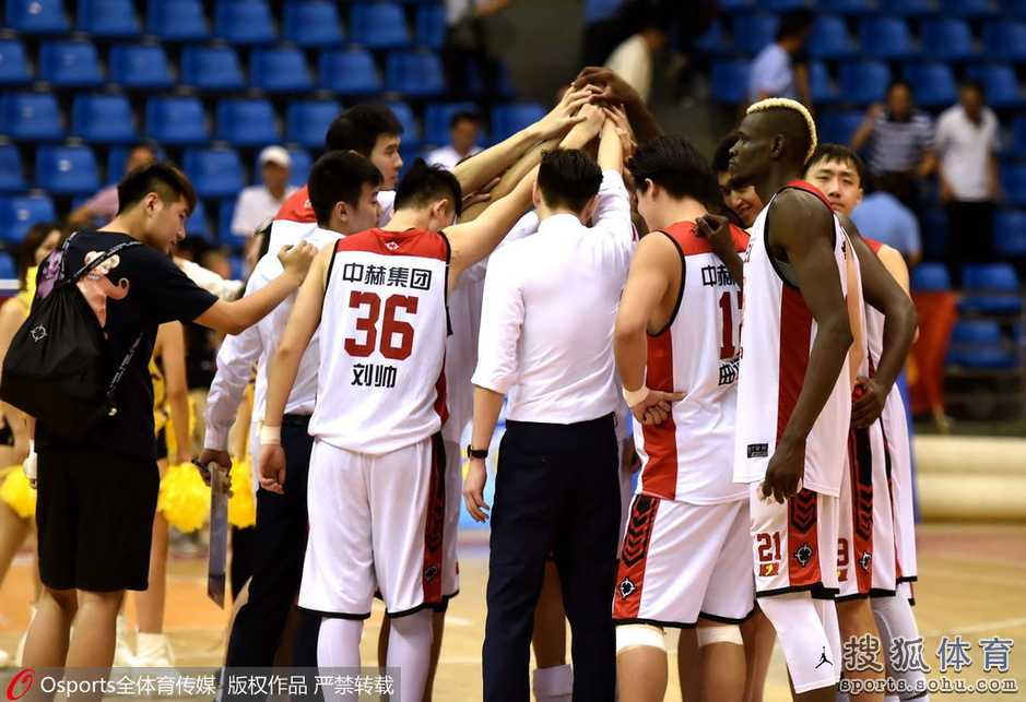 高清:湖南擒洛阳进NBL半决赛 奥努奥库送暴扣