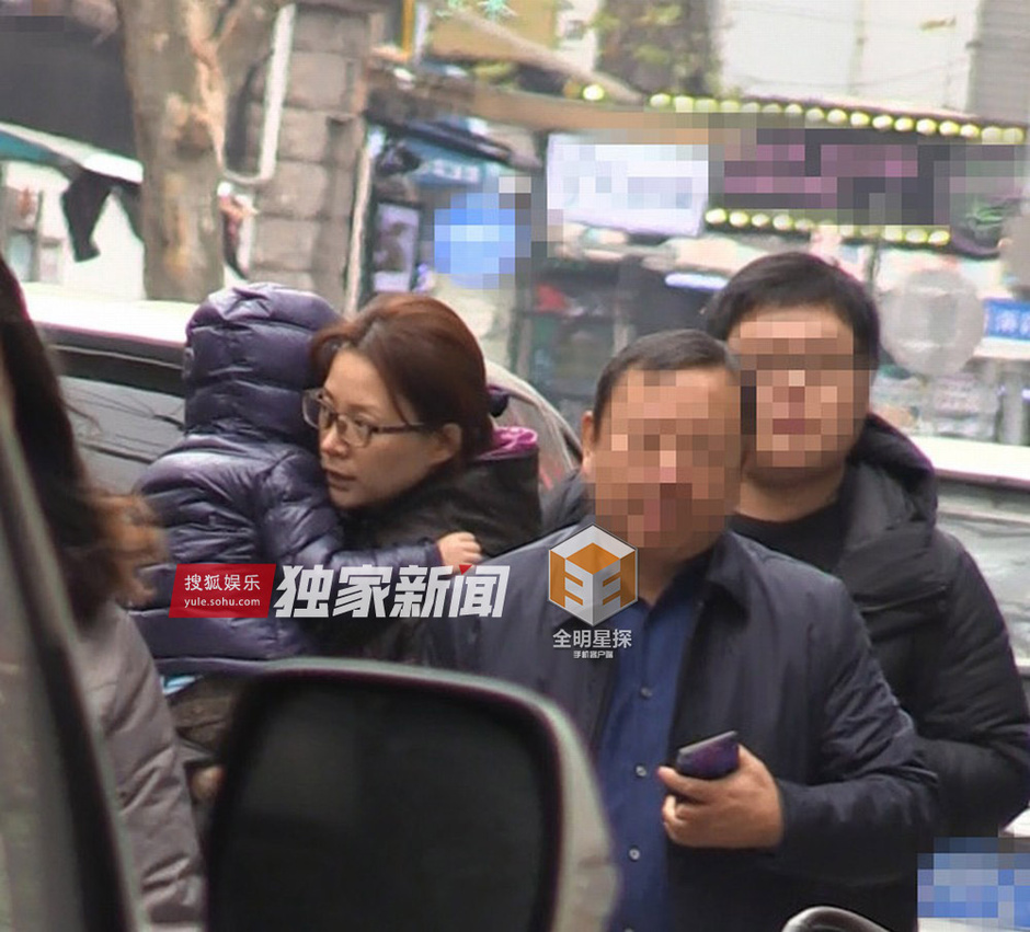 董卿素颜携子买新衣 她的春节比谁都早 (组图)