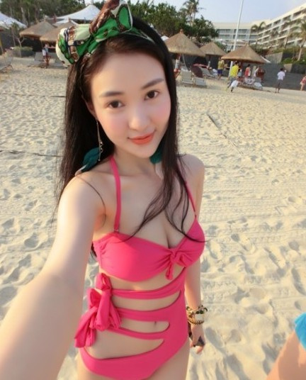 郭美美度假晒比基尼照图片