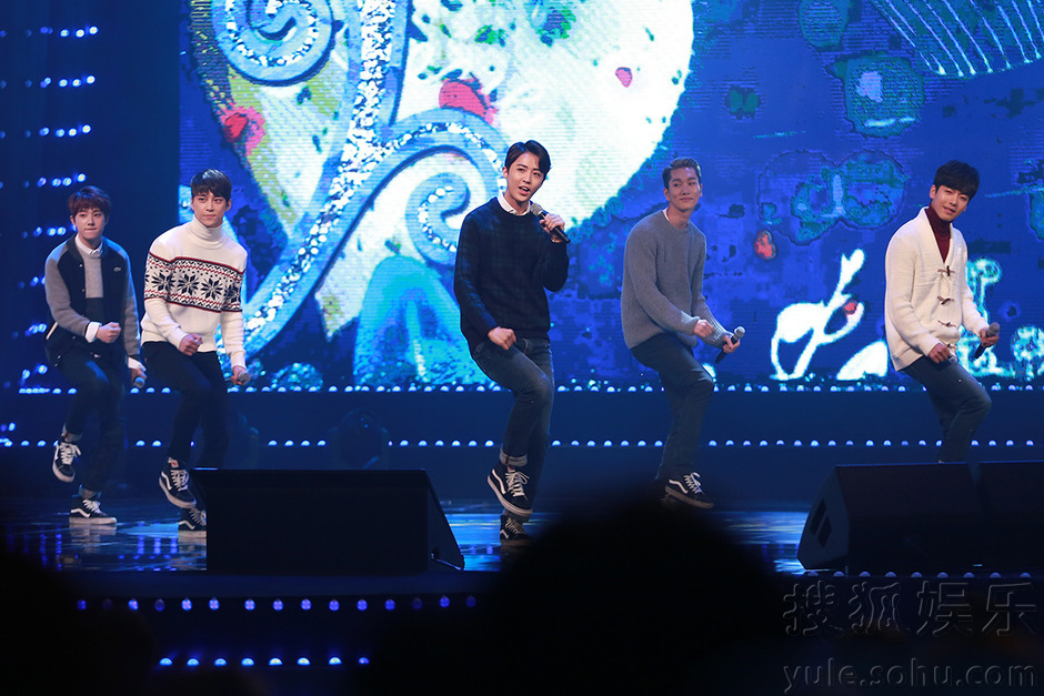  全智贤获总统表彰  JYJ入伍期间出席颁奖礼 - 粉