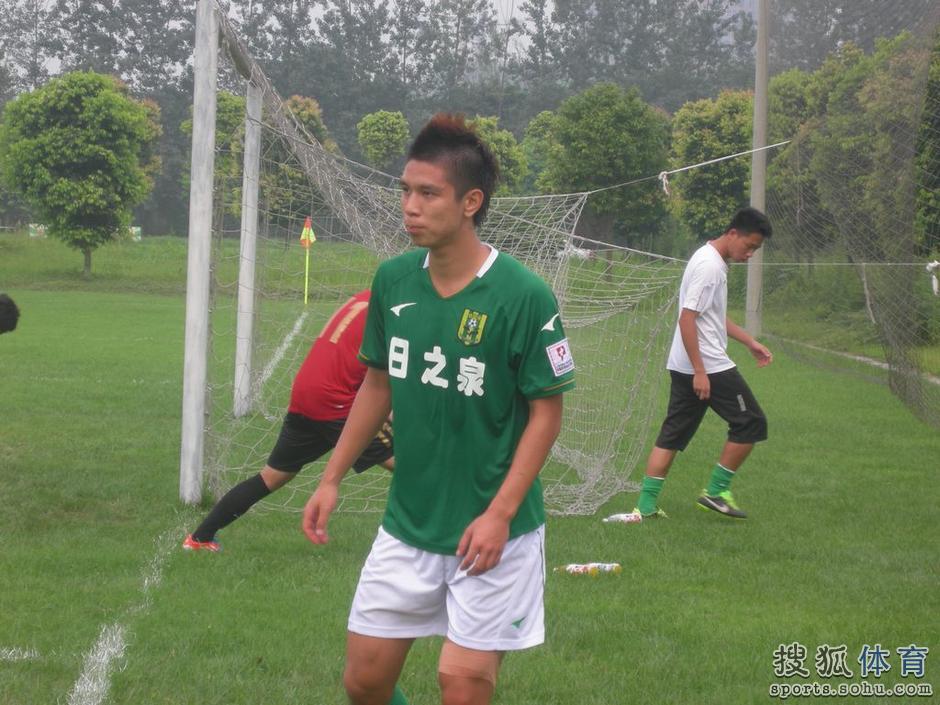 高清:日之泉预备队败北 门将客串前锋错失单刀