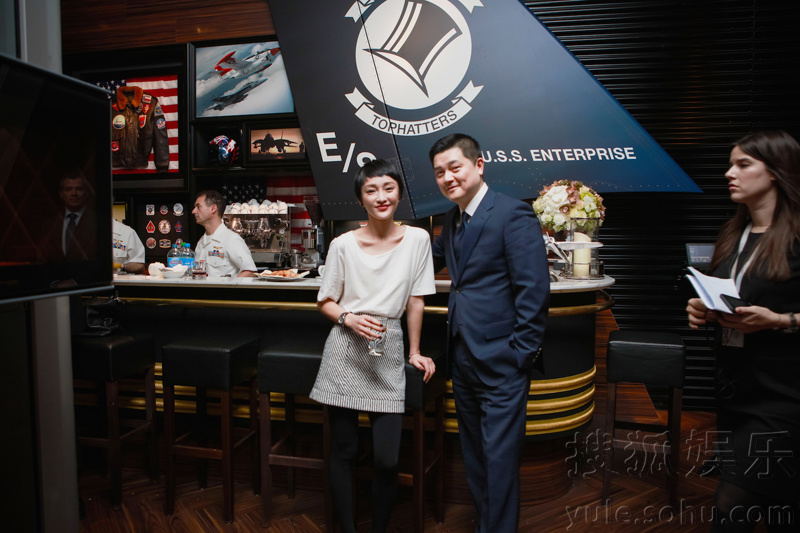  周迅帅气现身瑞士 _红高粱周迅替身照片_周迅