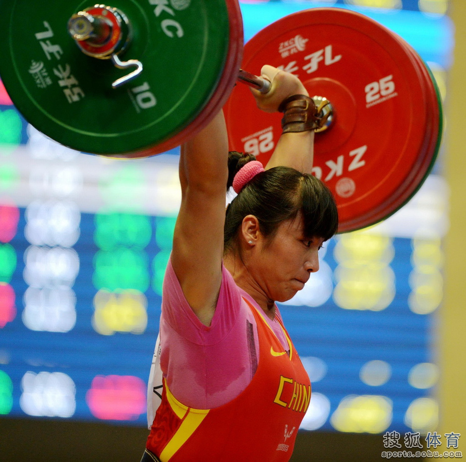 高清:举重女子75公斤级颁奖 山东选手康月夺冠