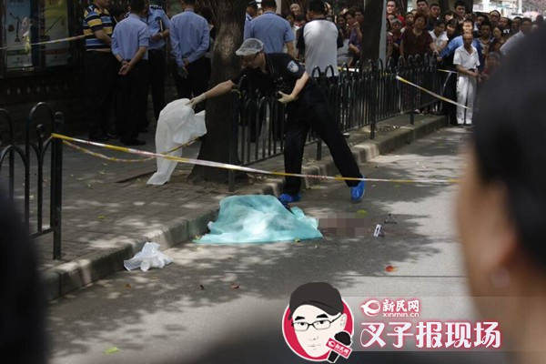 高清图-上海市长宁路396弄内15岁男生上学途中被杀