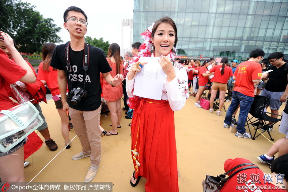 亚洲杯14日女孩汇总:清纯妹惊为天人胸插美女赞美国旗的成语图片
