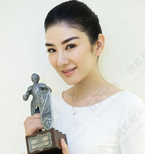 女星外貌缺陷:赵薇突鼻子章子怡歪下巴59829