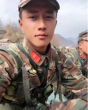 武警特战队员杨明鑫走红网络 帅气不输宋仲基