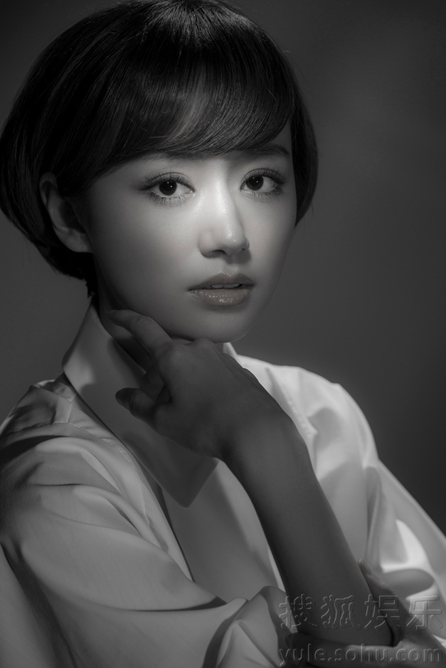 乔乔短发写真曝光 尽显小青衣大花旦气质 - 新