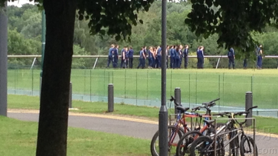 《复联2》片场照曝光 雷神美队钢铁侠并肩675