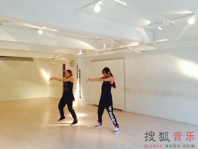 薛凯琪备战个唱苦求<em>马甲线</em> 健身房挥汗如雨6