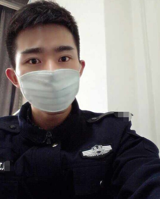 最帅的图_成都22岁最帅交警去世生前帅气阳光