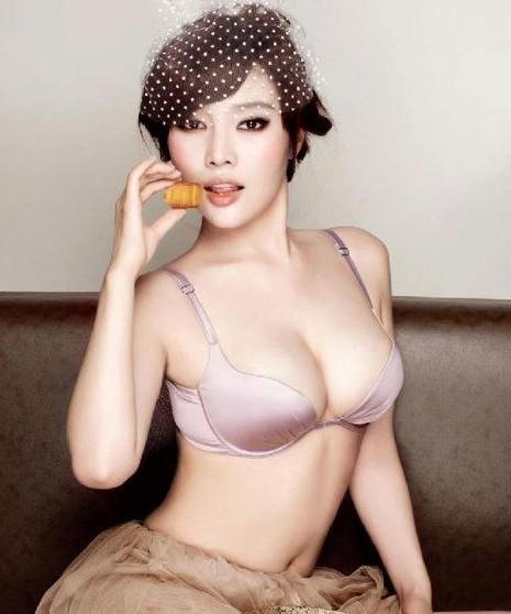 【转载】 幻灯:徐冬冬不雅照曝光 浴池旁拨弄美胸