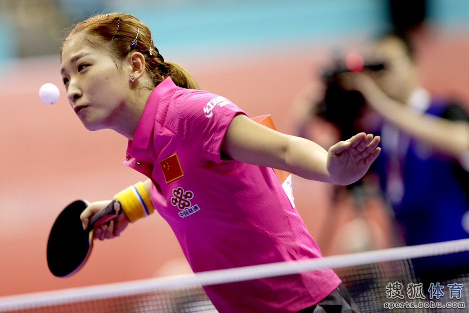 高清:世乒赛女乒3-0胜罗马尼亚 刘诗雯霸气回球