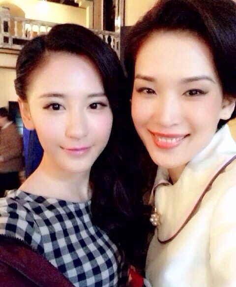 高清:谢晖前妻合影黄晓明 高贵大气饰演女老板