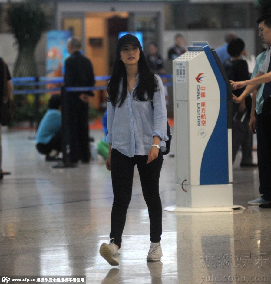 高圆圆背<em>双肩包</em>变学生<em>妹</em> 见偷拍忙闪躲_综合_