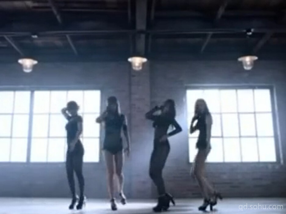 mv互摸下体 大跳大尺度开阴舞(组图)     据香港媒体报道,韩国女偶像