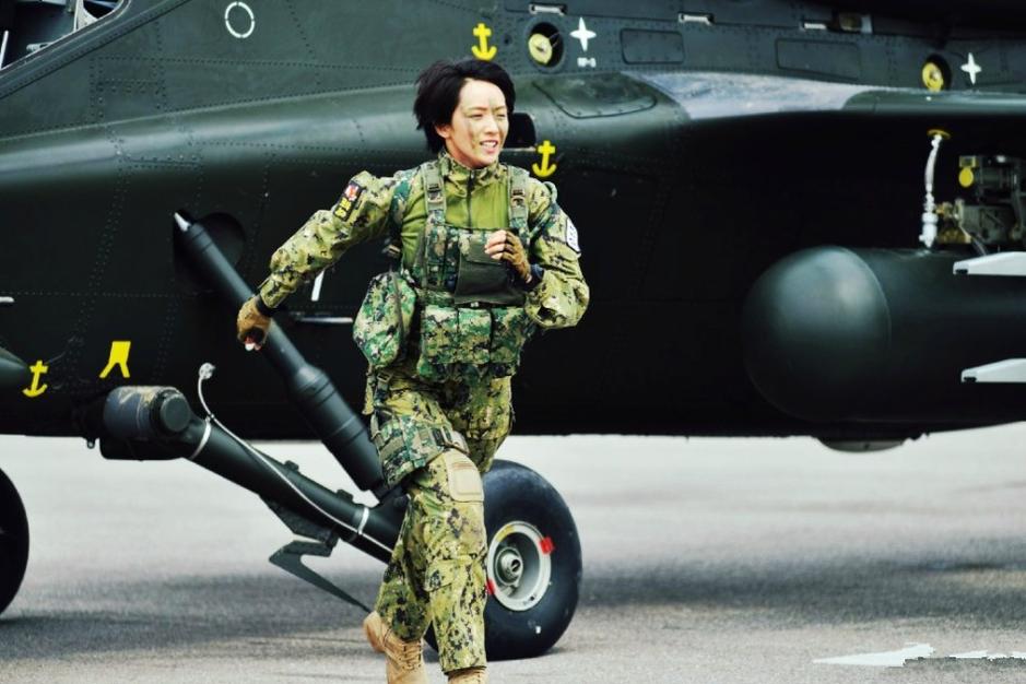 剧中的女主角们——中国特种部队女特种兵全副武装亮相