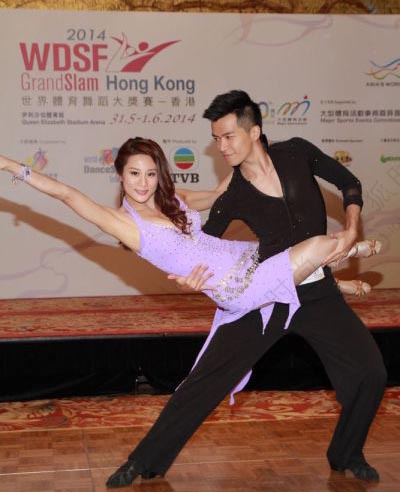 港姐冠军张名雅与男伴贴身热舞秀美腿663465