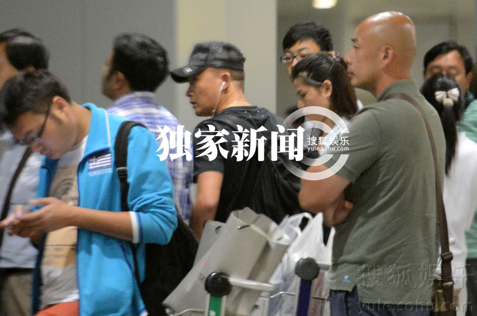 独家:聂远机场被美女搭讪前妻下午茶会友5587055-