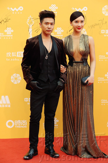 杨舒婷牵手欧弟亮相北京电影节 新片共谱恋情