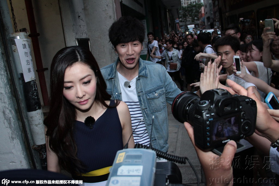 李光洙闹市贴身护花熊黛林 坐观光大巴拍真人秀-娱乐频道图片库-大视野-搜狐