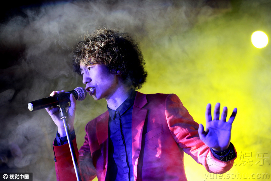 《我的滑板鞋》原唱庞麦郎巡演 不到50人观看