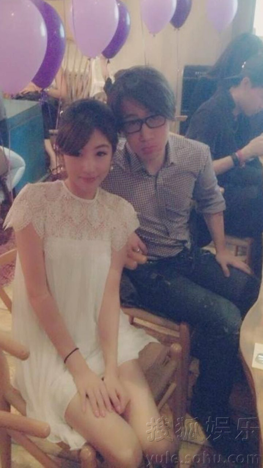  刘谦微博 晒结婚照 语言诙谐:系统自动转发喜事