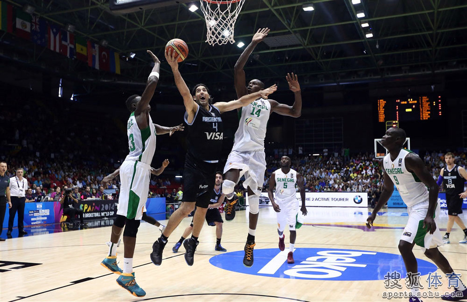 高清:阿根廷胜塞内加尔进16强 斯科拉篮下强攻