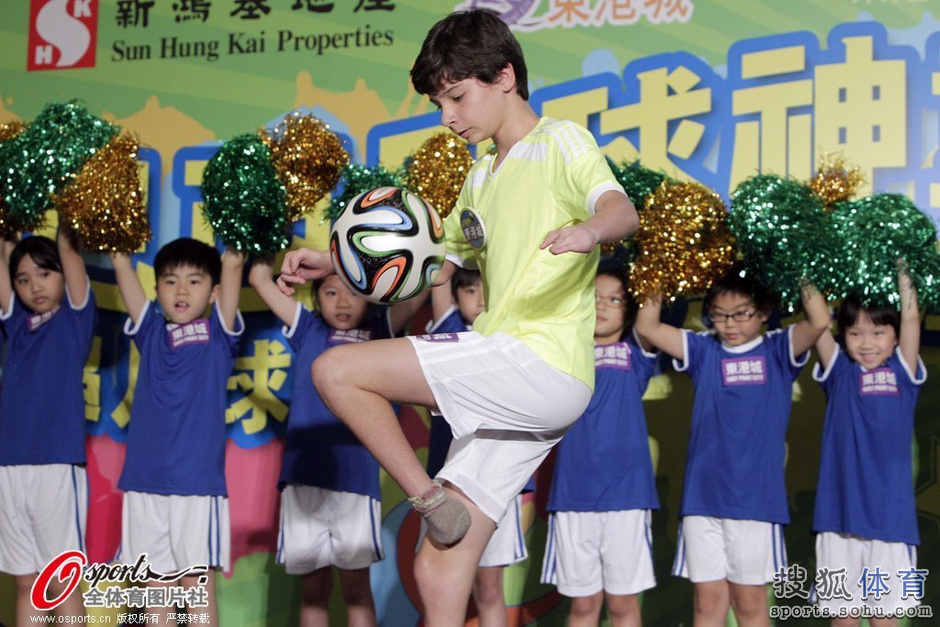 不过天生没有脚掌的13岁巴西足球神童穆尼兹(gabriel muniz),以他细小