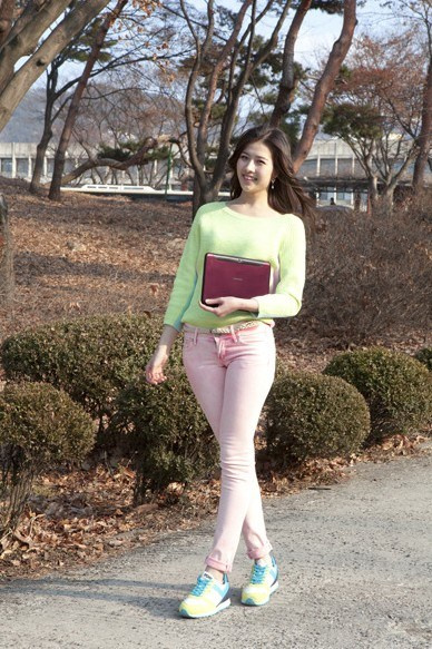 大学女神拍性感画报走红 完美身材极致<em>诱惑</em>62