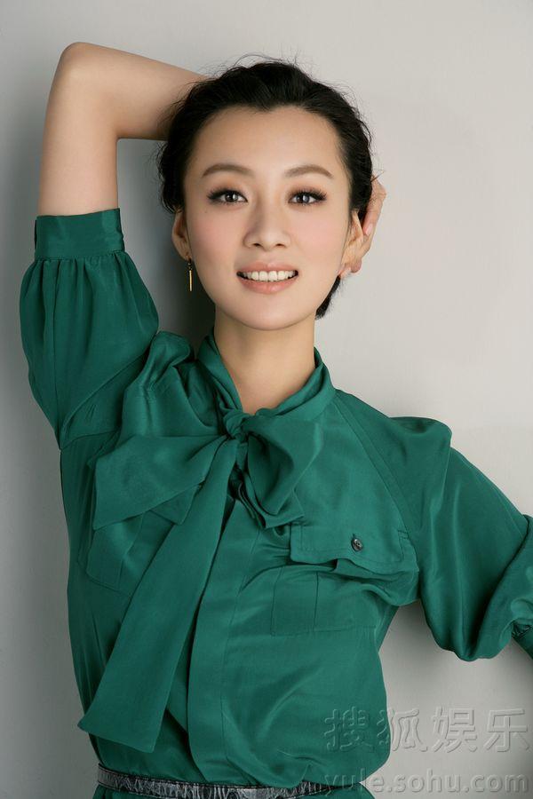 <em>徐翠翠</em>清新写真曝光展知性优雅魅力- 新华博客