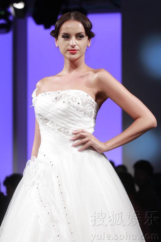 Lea T.以性感潮服走秀 拒谈郭晶晶怀孕522325