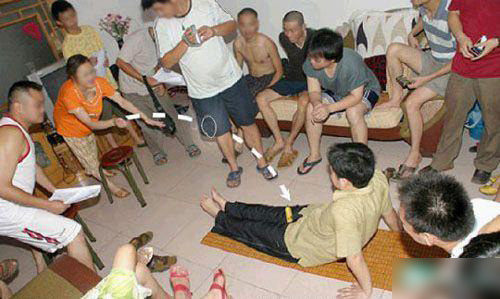 周润发洞房照曝光 实拍80后闹洞房离奇招数