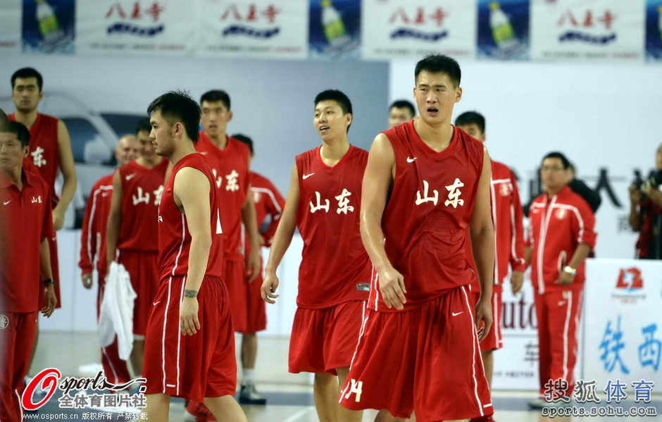 高清:辽宁争议胜山东回放 巩晓彬露出诡异微笑