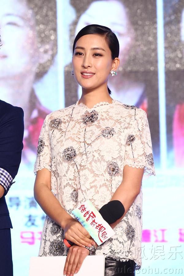 《结婚前规则》开机 马苏沙溢现场"领证"