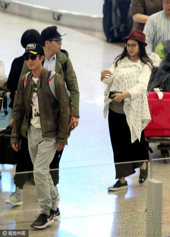 虐狗!王力宏携刚出月子妻女跟班工作好幸福(图)