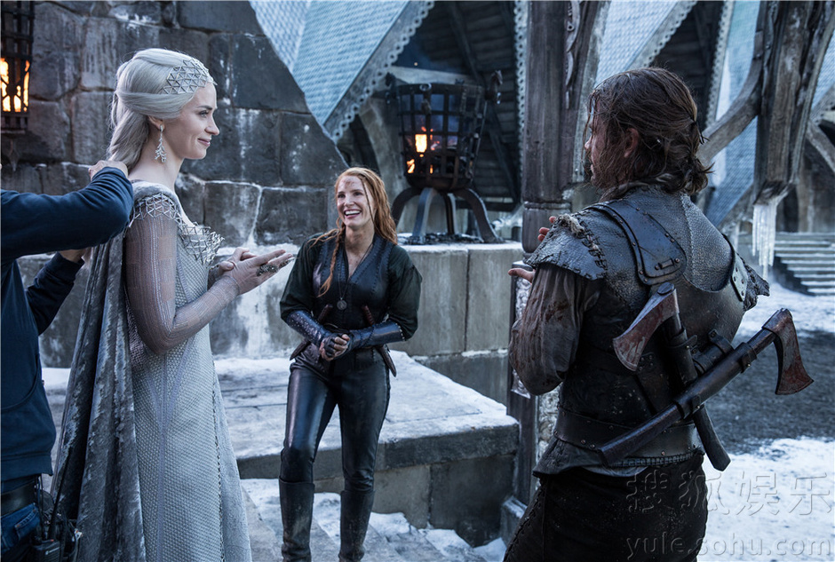 《猎神》曝剧情特辑 塞隆:出演邪恶女王很激动