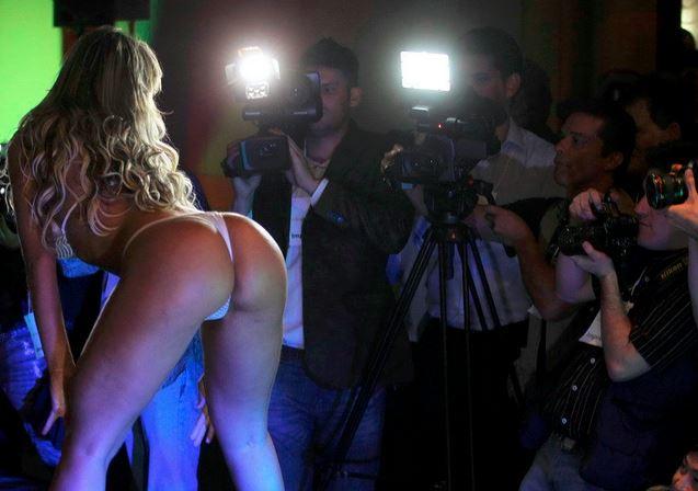 实拍世界各国<em>美臀</em>大赛 佳丽秀<em>翘臀-女人</em>频道图