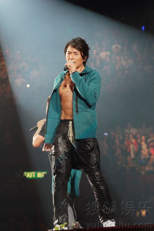 黎姿现身古惑仔演唱会 郑伊健落泪感谢5774263-娱乐频道图片库-大视野-搜狐