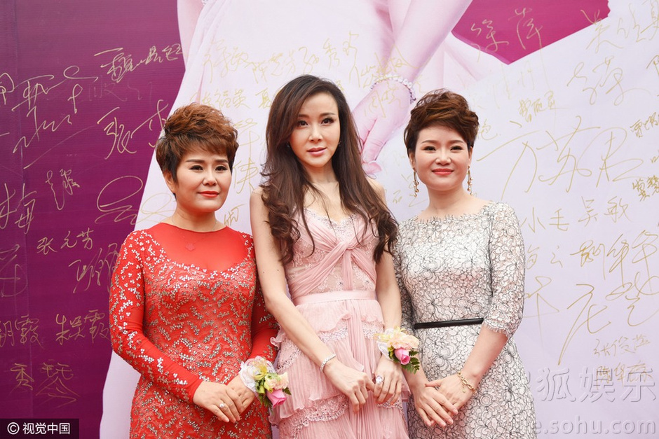 48岁气质美女萧蔷现身苏州 身材苗条保养得当(图)