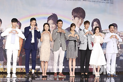 柳演锡姜素拉等出席《心情好又暖》制作发布会